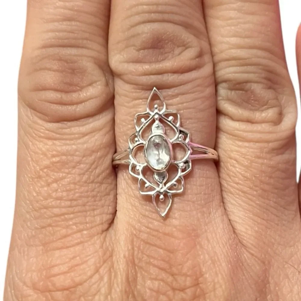 Elegant Sterling Silver Filigree Moonstone Ring Size 7-3/4